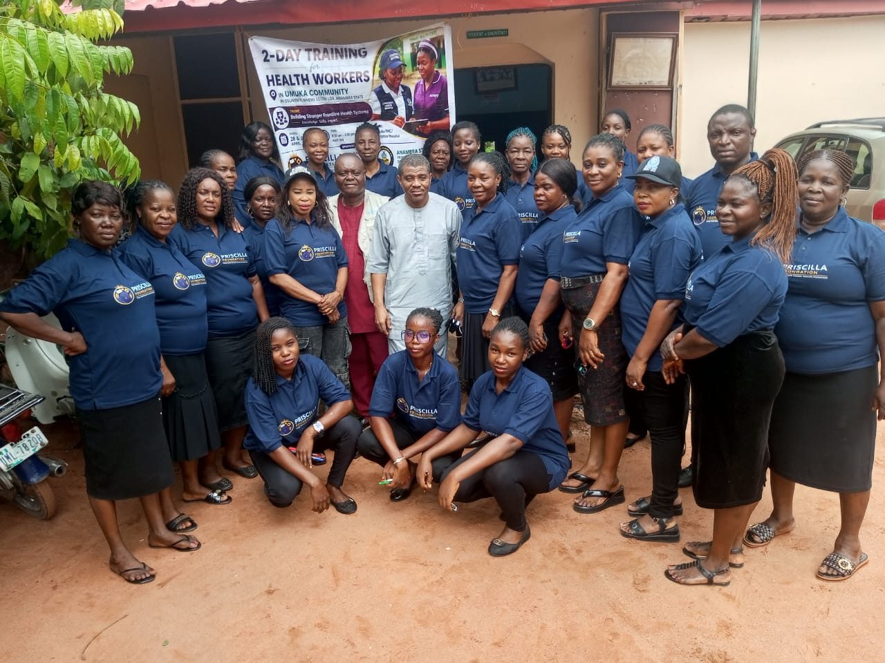 Full group photo with programme leadership and officials
